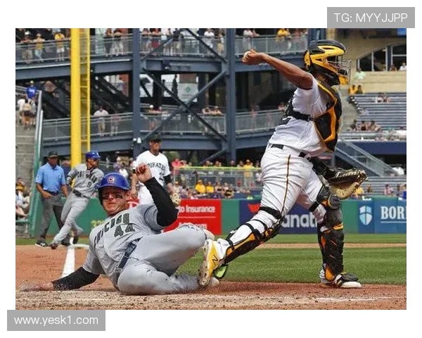 合法冲撞在足球规则中的判定条件与裁判标准解析